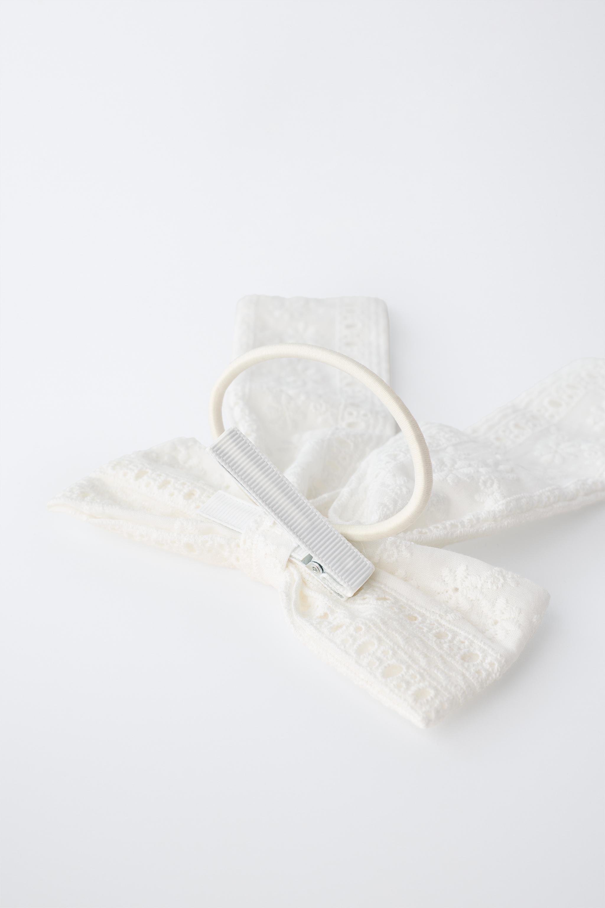 CUT-OUT BOW ELASTIC AND CLIP